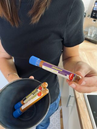 Hledáš mleté chilli, co má chuť a ne jen pálí? 🌶️ U nás jich je víc druhů a dají se vzít i v setech po 4 nebo 6 kusech....