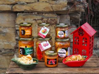 🌶️ Pořádná dávka chuti na jednom místě. Ostré, poctivé a neodolatelné. #chilli #jedledarky #spicy #vanocnidarek...